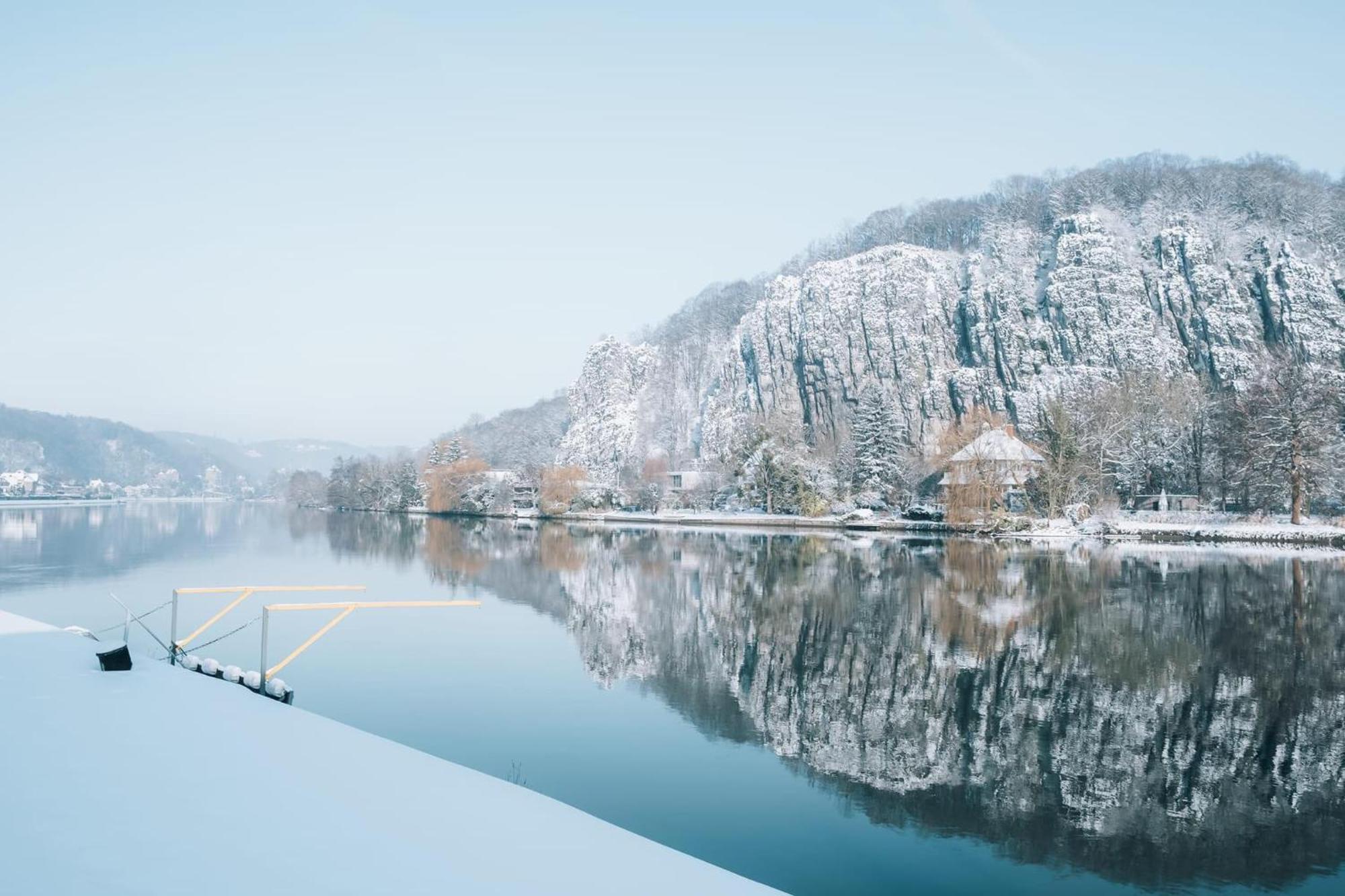 Pieds Dans L'Eau Private Wellness Bordure De Meuse Vila Lustin Exterior foto