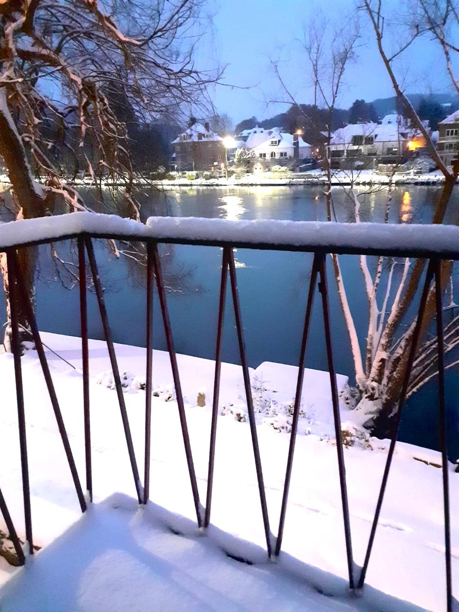 Pieds Dans L'Eau Private Wellness Bordure De Meuse Vila Lustin Exterior foto