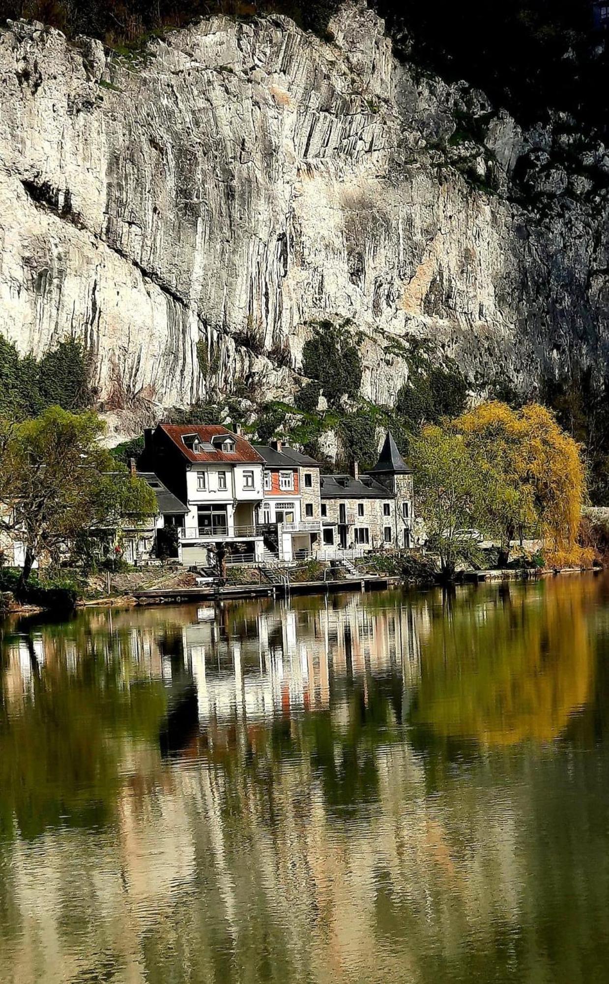 Pieds Dans L'Eau Private Wellness Bordure De Meuse Vila Lustin Exterior foto