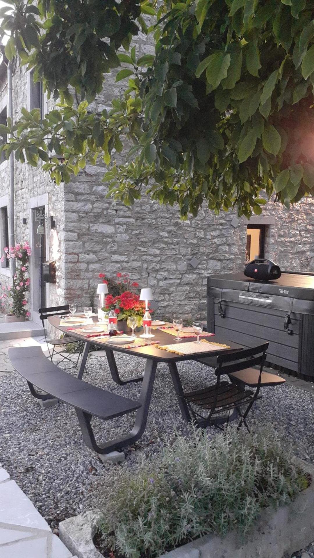 Pieds Dans L'Eau Private Wellness Bordure De Meuse Vila Lustin Exterior foto