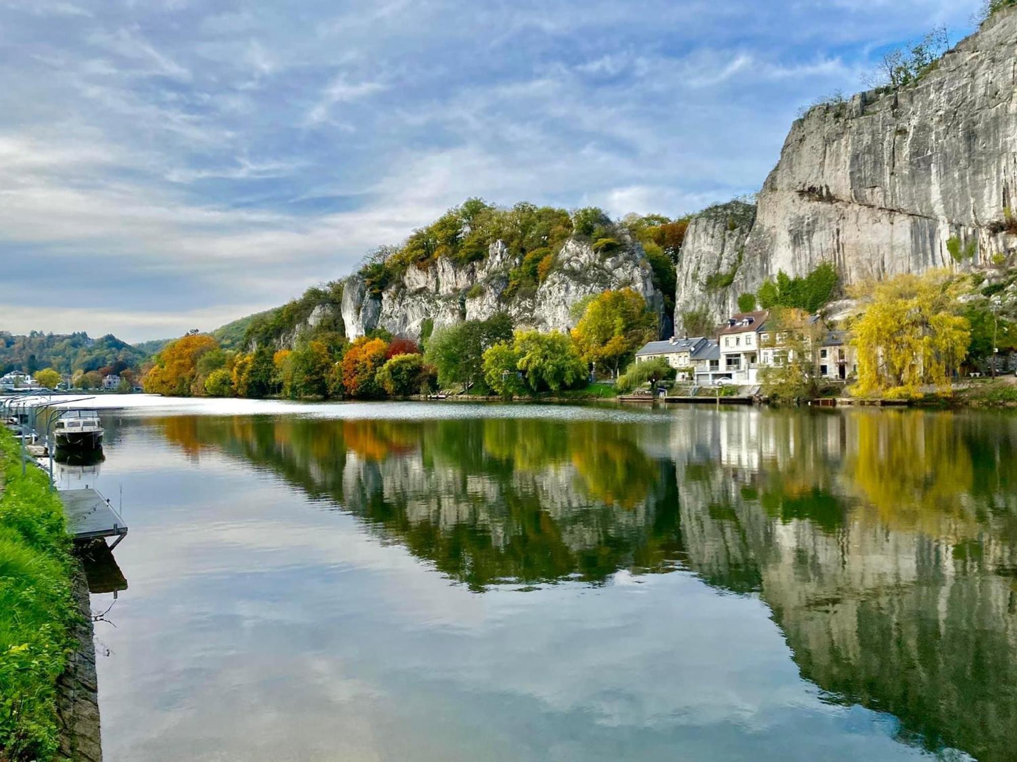 Pieds Dans L'Eau Private Wellness Bordure De Meuse Vila Lustin Exterior foto